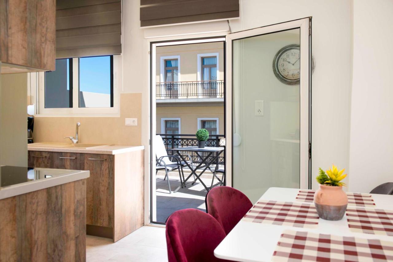 Comfy Central 1 Bedroom Apt With Terrace And View イラクリオン エクステリア 写真