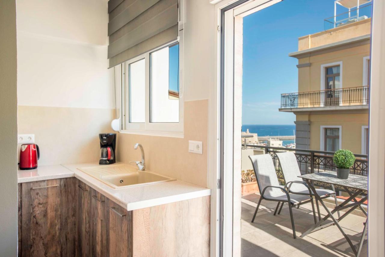 Comfy Central 1 Bedroom Apt With Terrace And View イラクリオン エクステリア 写真